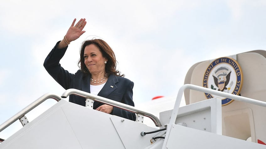 Kamala Harris on her way to South Carolina for vaccination tour