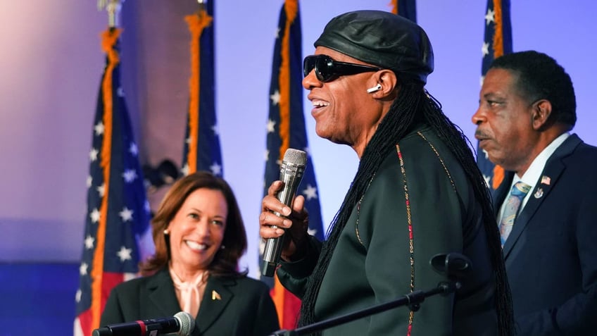 Stevie Wonder, Kamala Harris