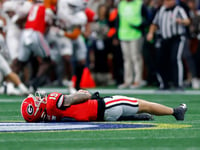 Georgia quarterback Carson Beck leaves SEC championship with injury