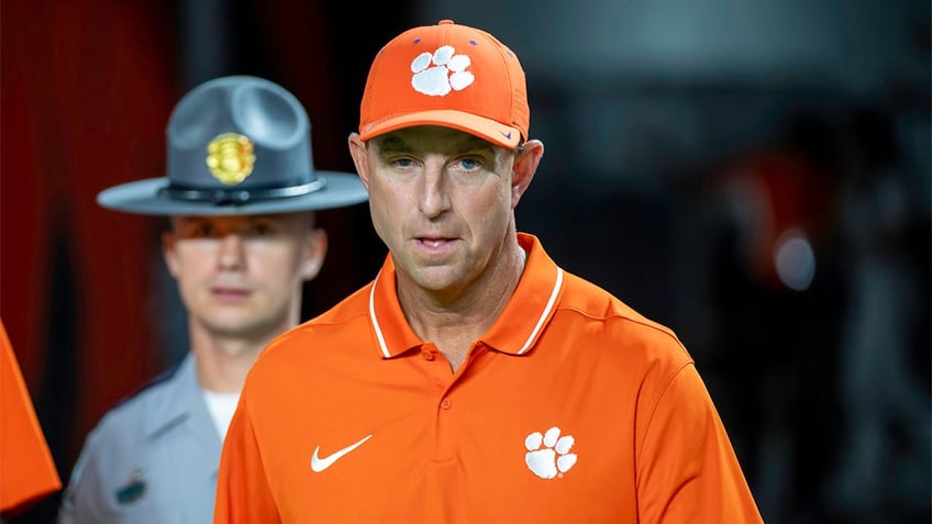 georgias kirby smart has fun with dabo swinneys tyler from spartanburg rant trying to avoid that