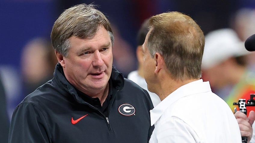 Kirby Smart talks to Nick Saban