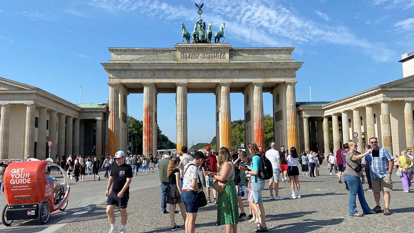 german climate protestors spray paint brandenburg gate columns