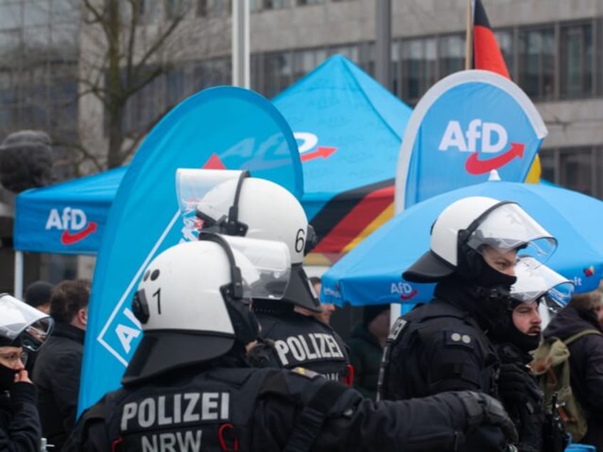 Police protect the participants of the AFD rally for the upcoming election in Oberbilk mar
