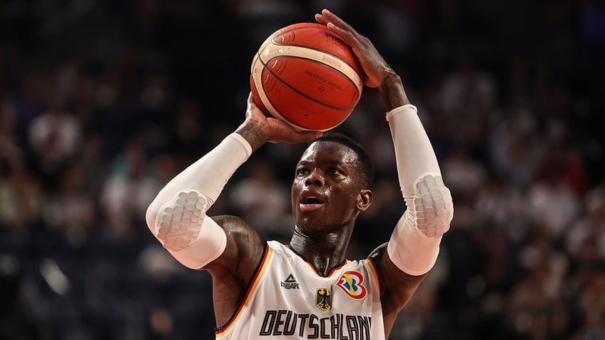 germany head coach tries to grab raptors dennis schroder in heated altercation at fiba world cup