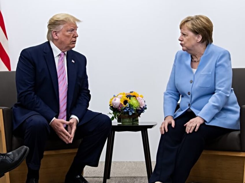 28 June 2019, Japan, Osaka: Federal Chancellor Angela Merkel (r, CDU) and Donald Trump, Pr