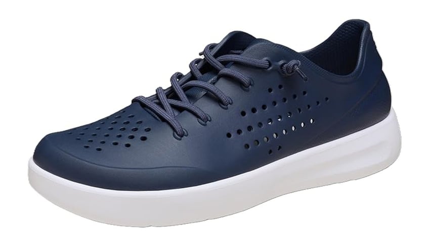 These breathable sneakers have thick soles. 
