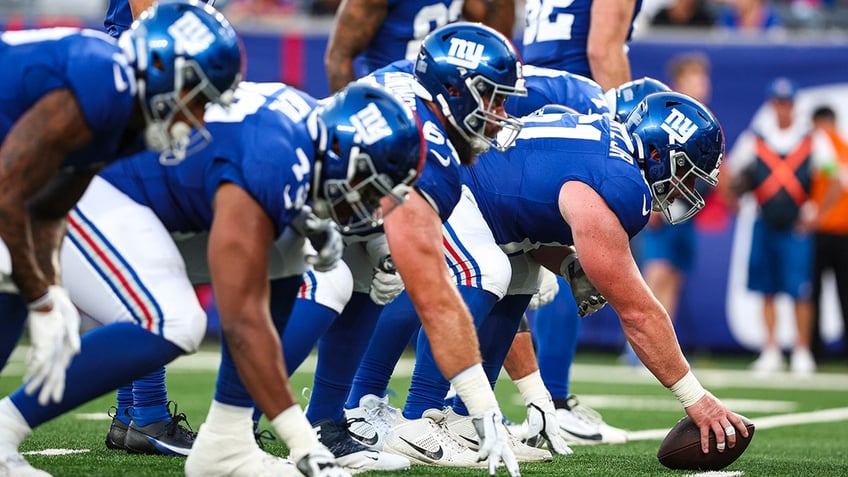 giants attempt at tush push play leaves two injured in brutal loss to seahawks