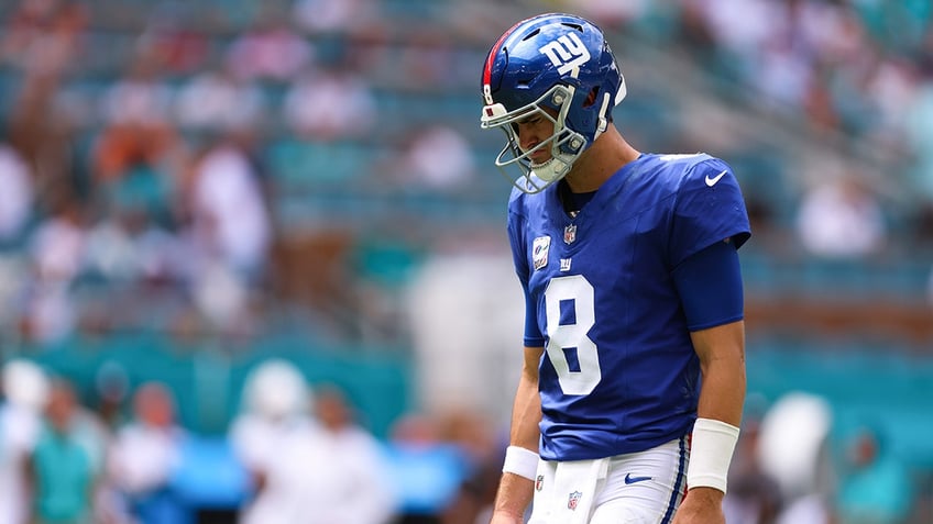 giants daniel jones cleared for return ahead of raiders matchup as quarterback woes mount