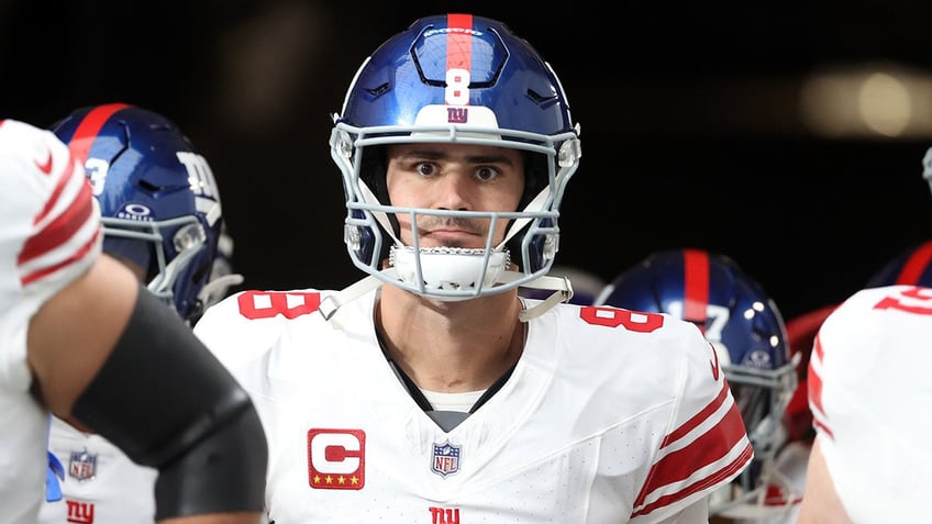 giants daniel jones suffers torn acl season likely over for star qb