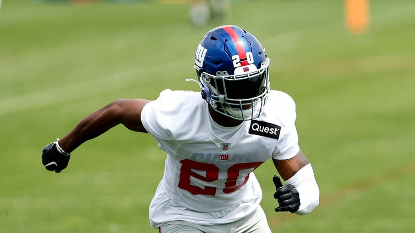 giants give positive update on amani oruwariye after he injured neck at practice