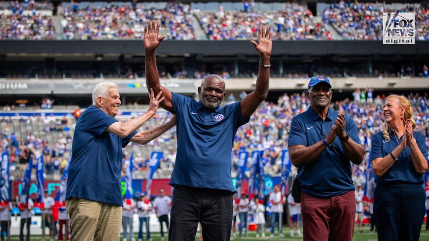 Lawrence Taylor plays to the crowd