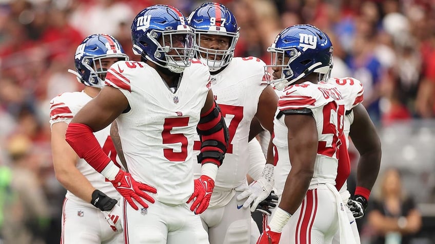 giants kayvon thibodeaux dismisses scrutiny from social media gms explains sitting on bench alone