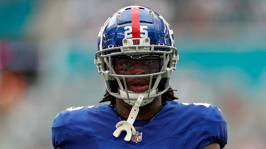 giants legend calls out deonte banks after rookie ripped commanders save that s 