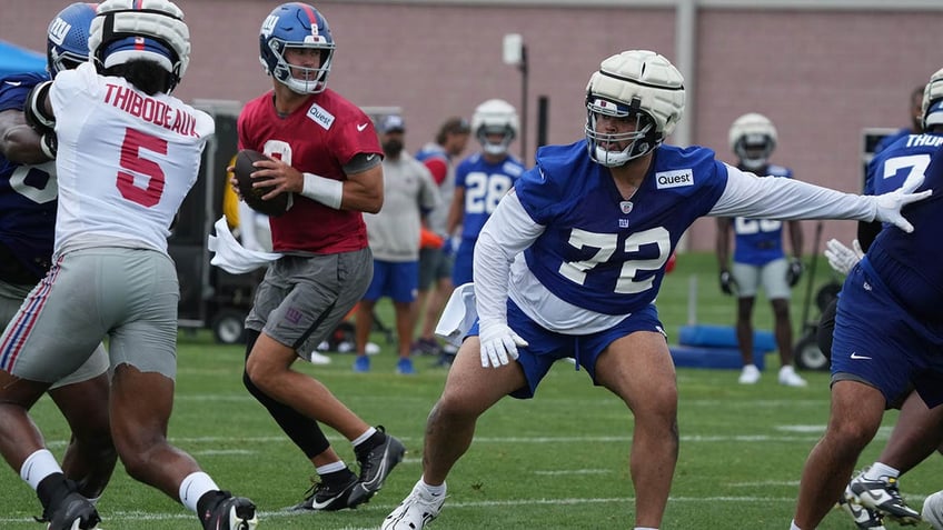 Jermaine Eluemunor at training camp