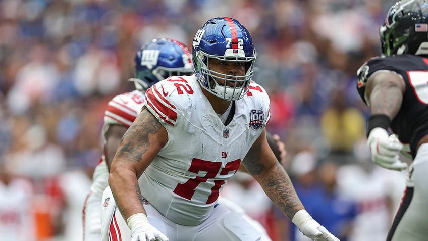 Jermaine Eluemunor plays for the Giants