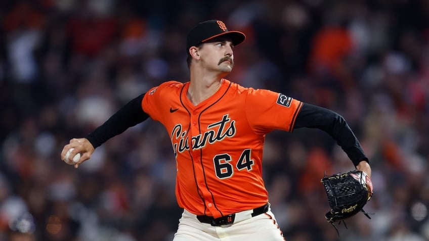 sean hjelle on mound