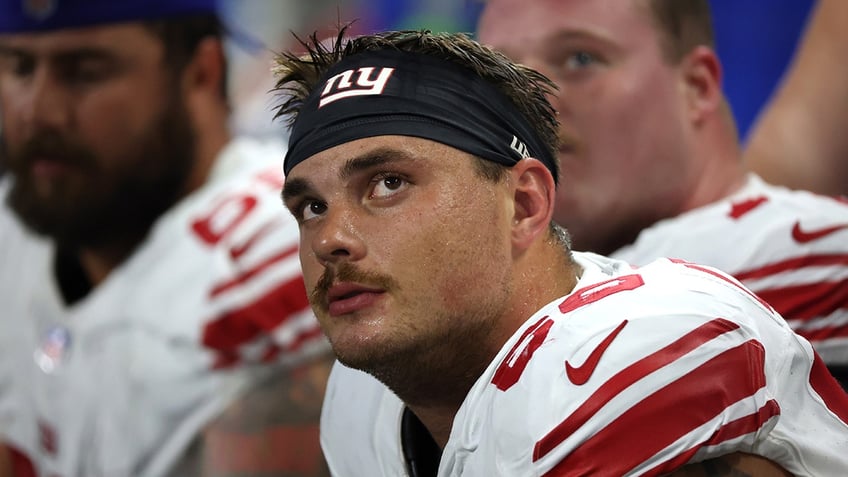 giants place offensive lineman on ir as injuries continue to plague struggling group