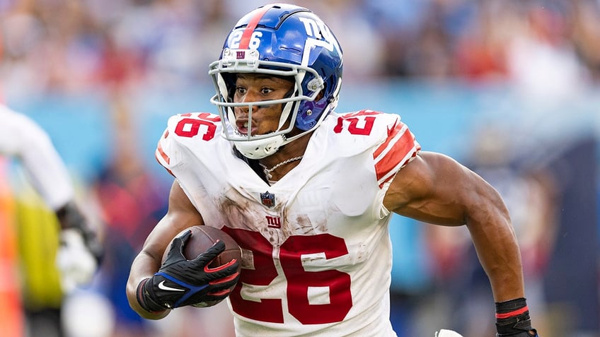 giants saquon barkley makes fans summer after responding to desperate sign at training camp
