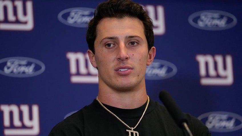 giants sticking with local legend tommy devito at quarterback despite tyrod taylors return