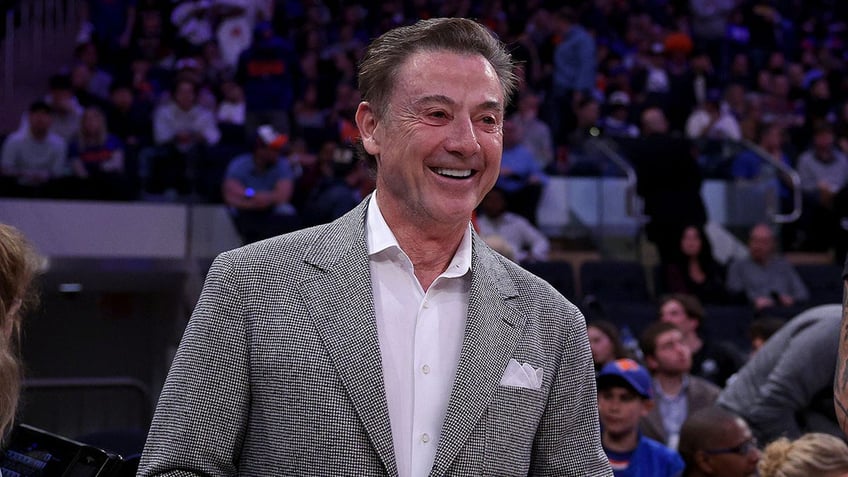 Rick Pitino attends a Knicks game