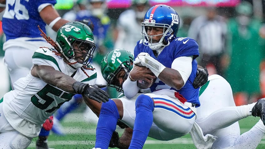 giants turn to undrafted rookie tommy devito after tyrod taylor is ruled out with a rib injury