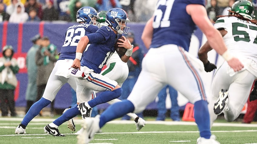 giants turn to undrafted rookie tommy devito after tyrod taylor is ruled out with a rib injury