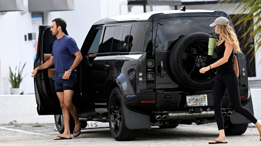 Joaquim Valente and Gisele outside with a car