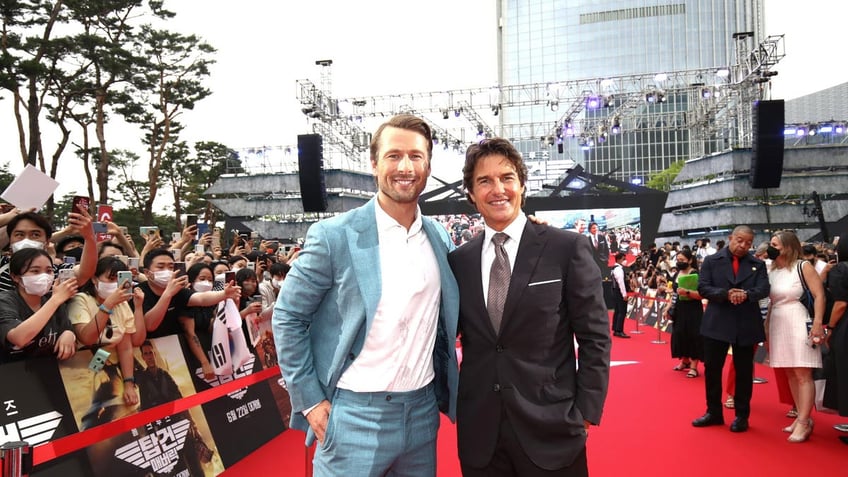 Powell alongside Tom Cruise