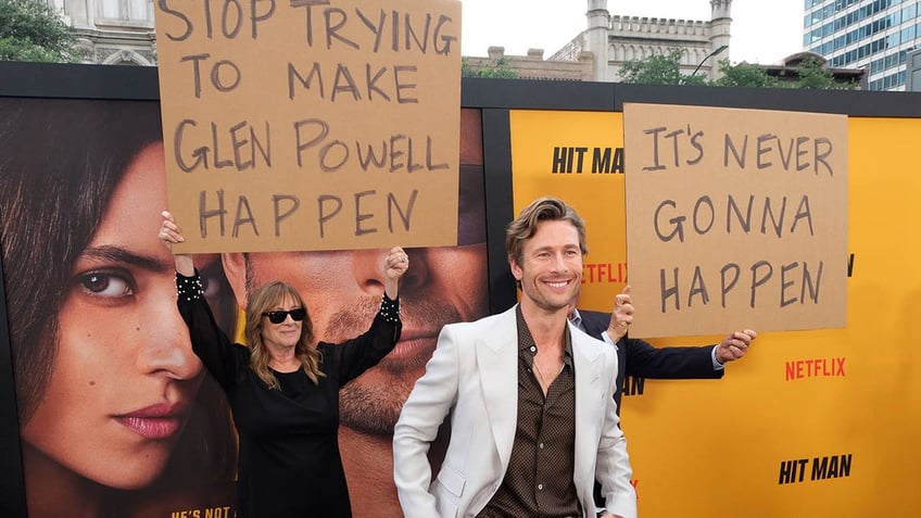 glen powell and his parents at movie premiere