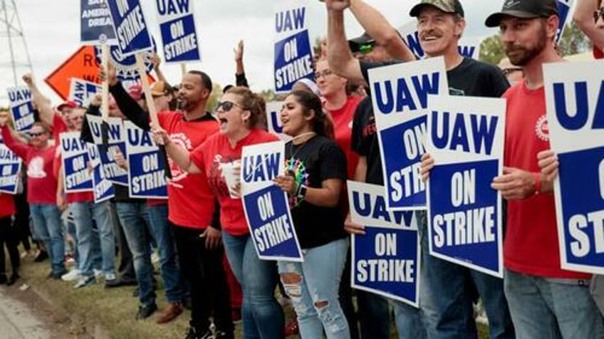 gm reaches tentative deal with uaw to end strike