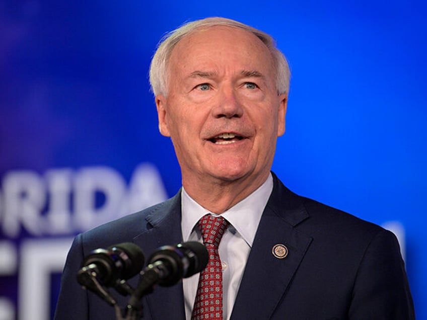 go home crowd boos asa hutchinson for suggesting felony conviction of donald trump