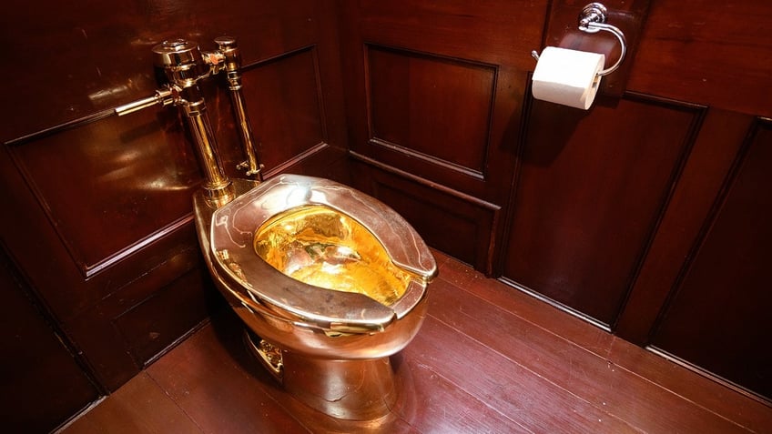 gold toilet heist from churchills birthplace leaves bathroom bandits in hot water