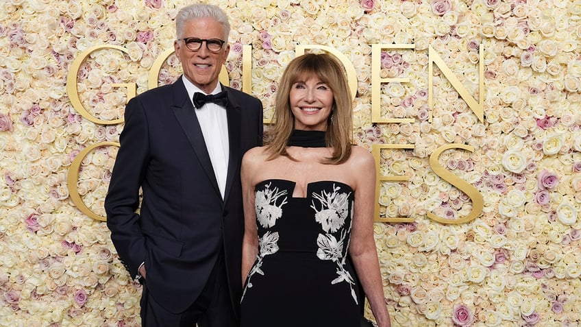 Ted Danson and Mary Steenburgen at the 2025 Golden Globe Awards.