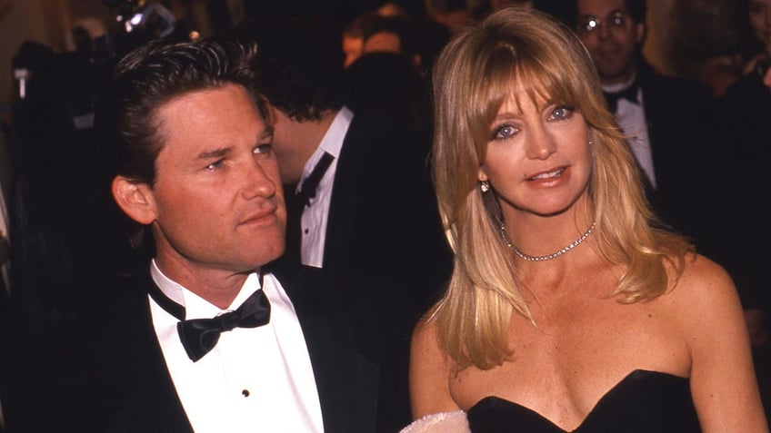 Kurt Russell in a tuxedo and Goldie Hawn in a black dress in 1990 in New York City