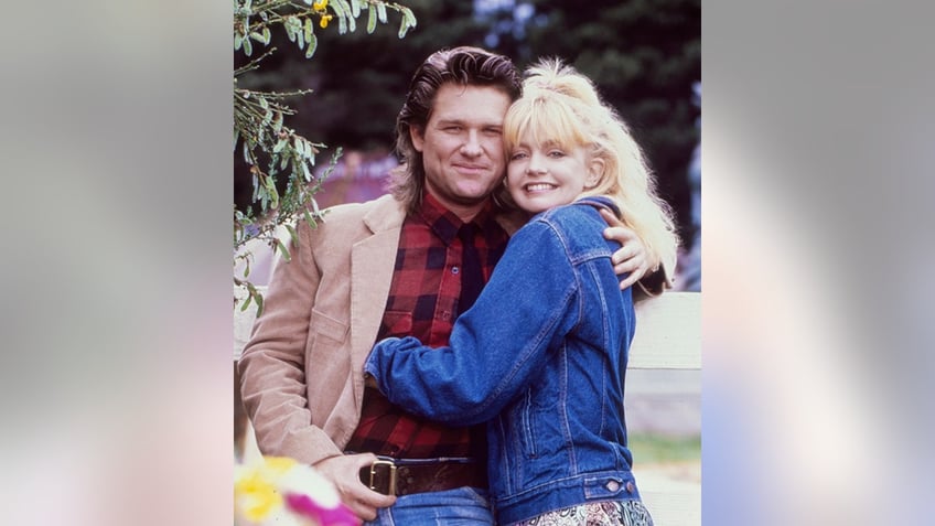 Kurt Russell and Goldie Hawn hugging on the set of "Overboard"