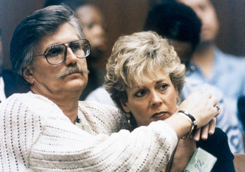 Fred Goldman, père de la victime Ron Goldman, et sa femme Patti Glass Goldman lors du procès d'OJ Simpson. Los Angeles, 30 Juin 1994.