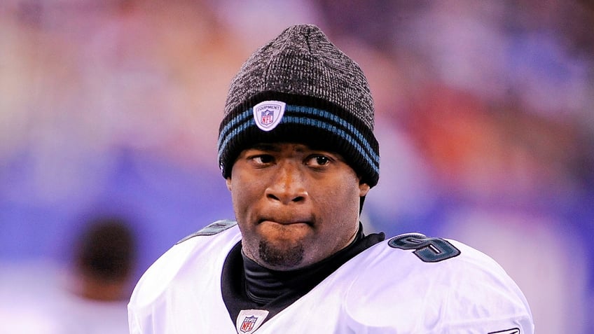 Vince Young looks on field in Eagles uniform