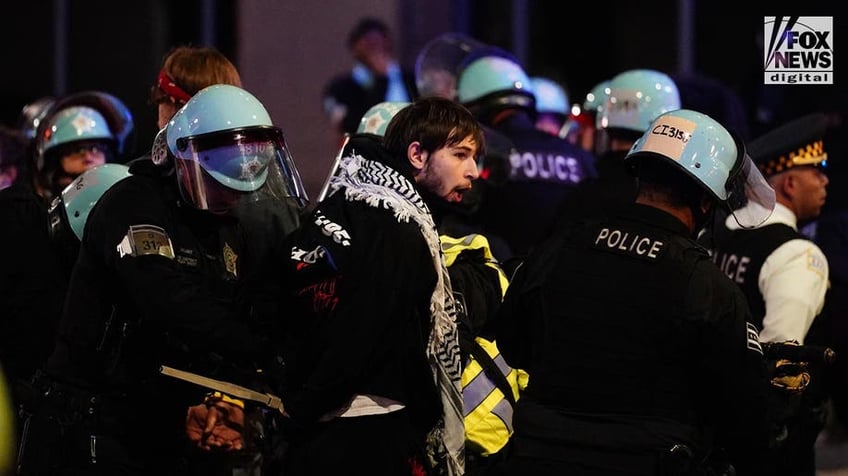 Police clash with pro-Hamas demonstrators in Chicago