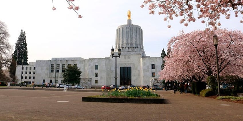 gop lawmakers barred from re election in oregon after 6 week walkout state secretary says