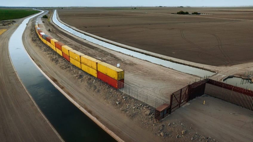 Arizona container wall