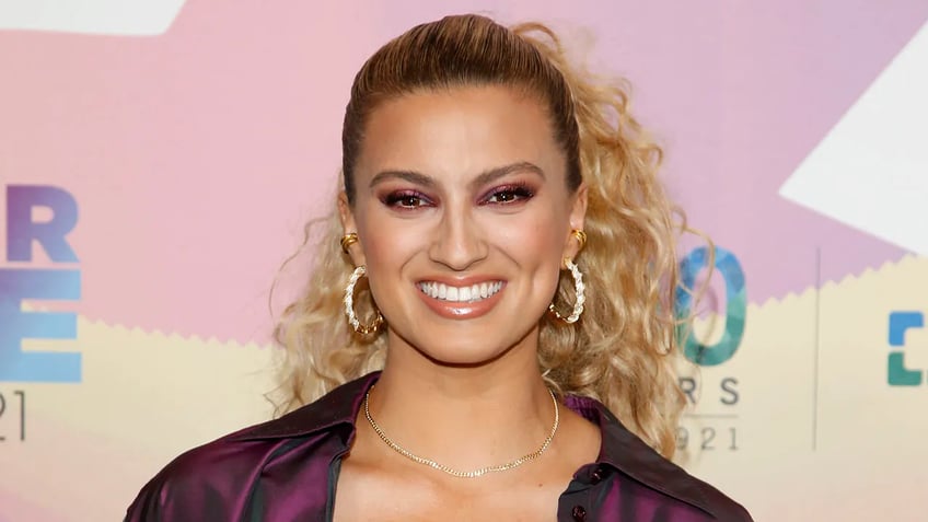 gospel singer tori kelly breaks silence on medical emergency i can feel your prayers