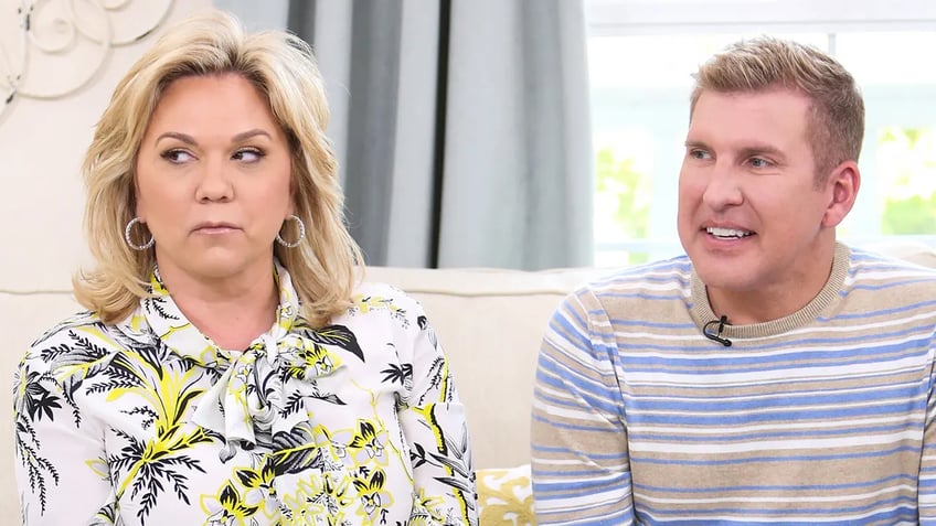 gosselin family airs dirty laundry as chrisley clan slings dirt in reality show wars