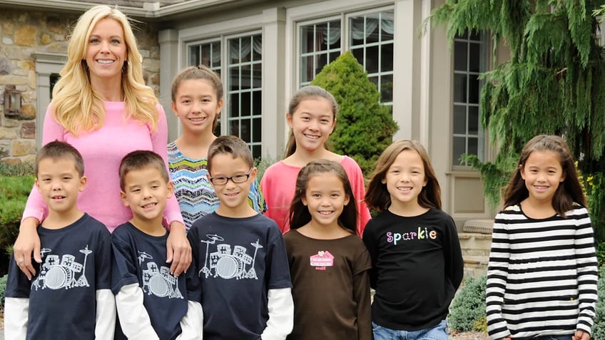 gosselin family airs dirty laundry as chrisley clan slings dirt in reality show wars