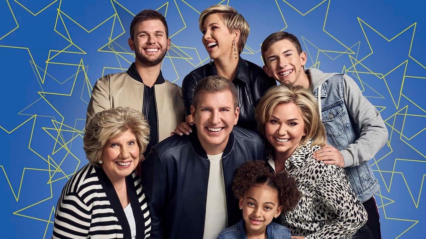 gosselin family airs dirty laundry as chrisley clan slings dirt in reality show wars