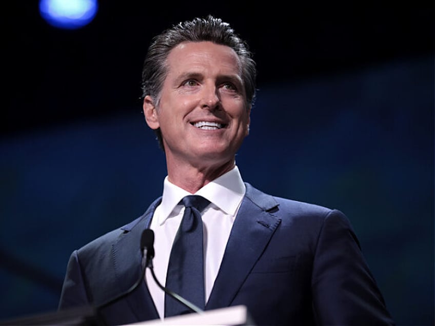 Governor Gavin Newsom speaking with attendees at the 2019 California Democratic Party Stat