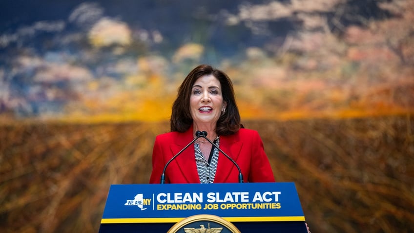 gov kathy hochul signs clean slate law sealing criminal records of previously convicted new yorkers