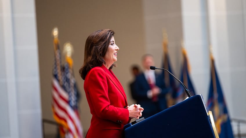 gov kathy hochul signs clean slate law sealing criminal records of previously convicted new yorkers