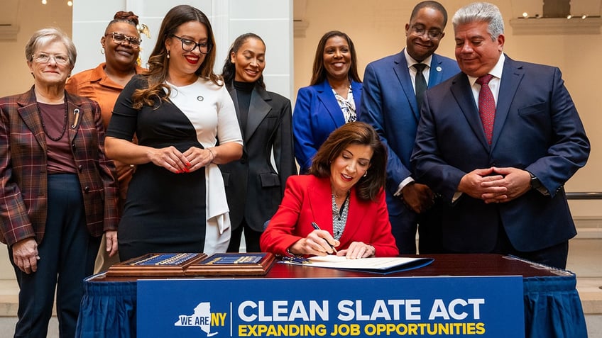 gov kathy hochul signs clean slate law sealing criminal records of previously convicted new yorkers