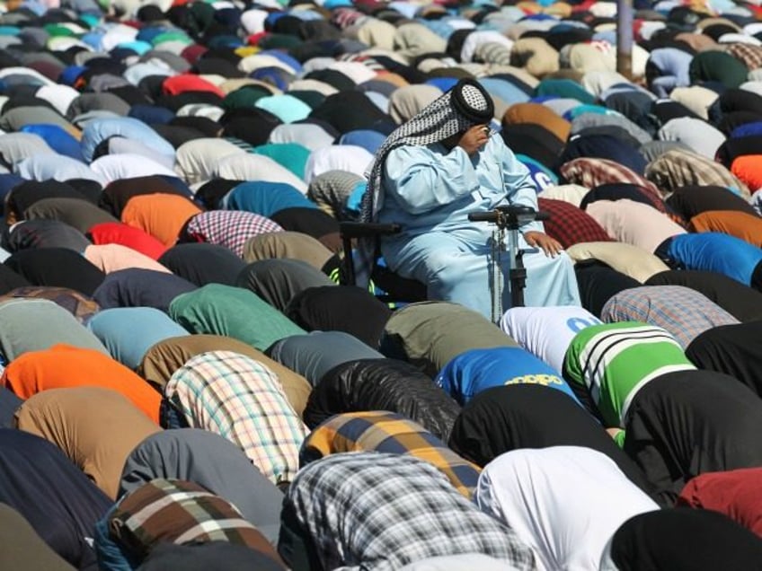 government rejects ban on friday prayers in prisons