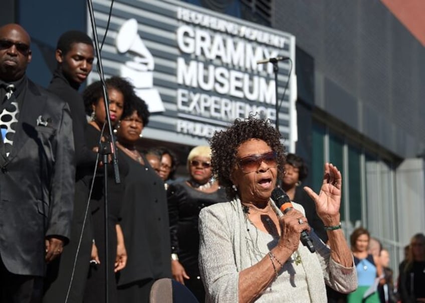 Singer Cissy Houston performs on October 19, 2017, in Newark, New Jersey